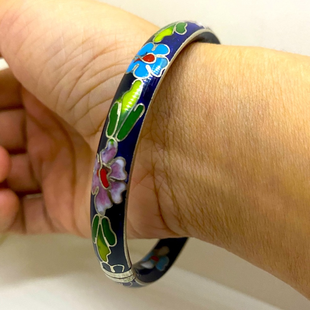 Vintage Hand Painted Blue Floral Clasp Bracelet